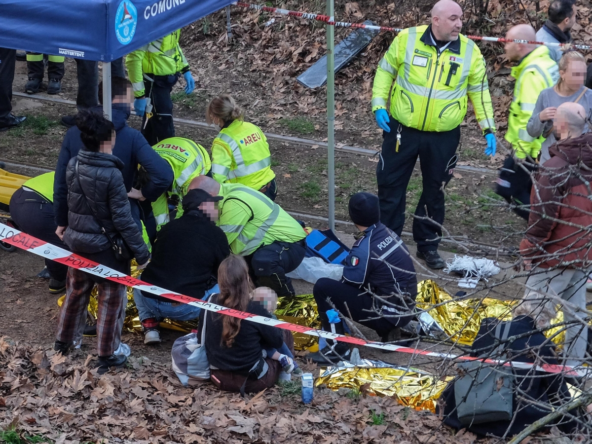 Milano, la moglie del tranviere: «Siamo distrutti e non riusciamo a capire. In 35 anni di lavoro non aveva mai avuto un problema»