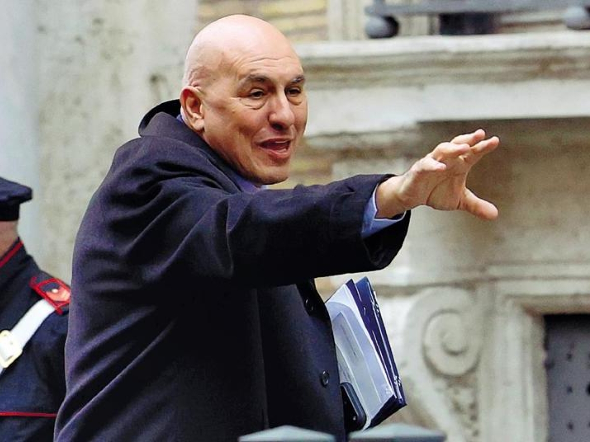 Crosetto e il viaggio che ha causato 24 ore di imbarazzi, lui: «Prima di andare a Dubai ho valutato e non da solo. Nessuno ha capito quanto mi sia costato lasciare là la mia famiglia»