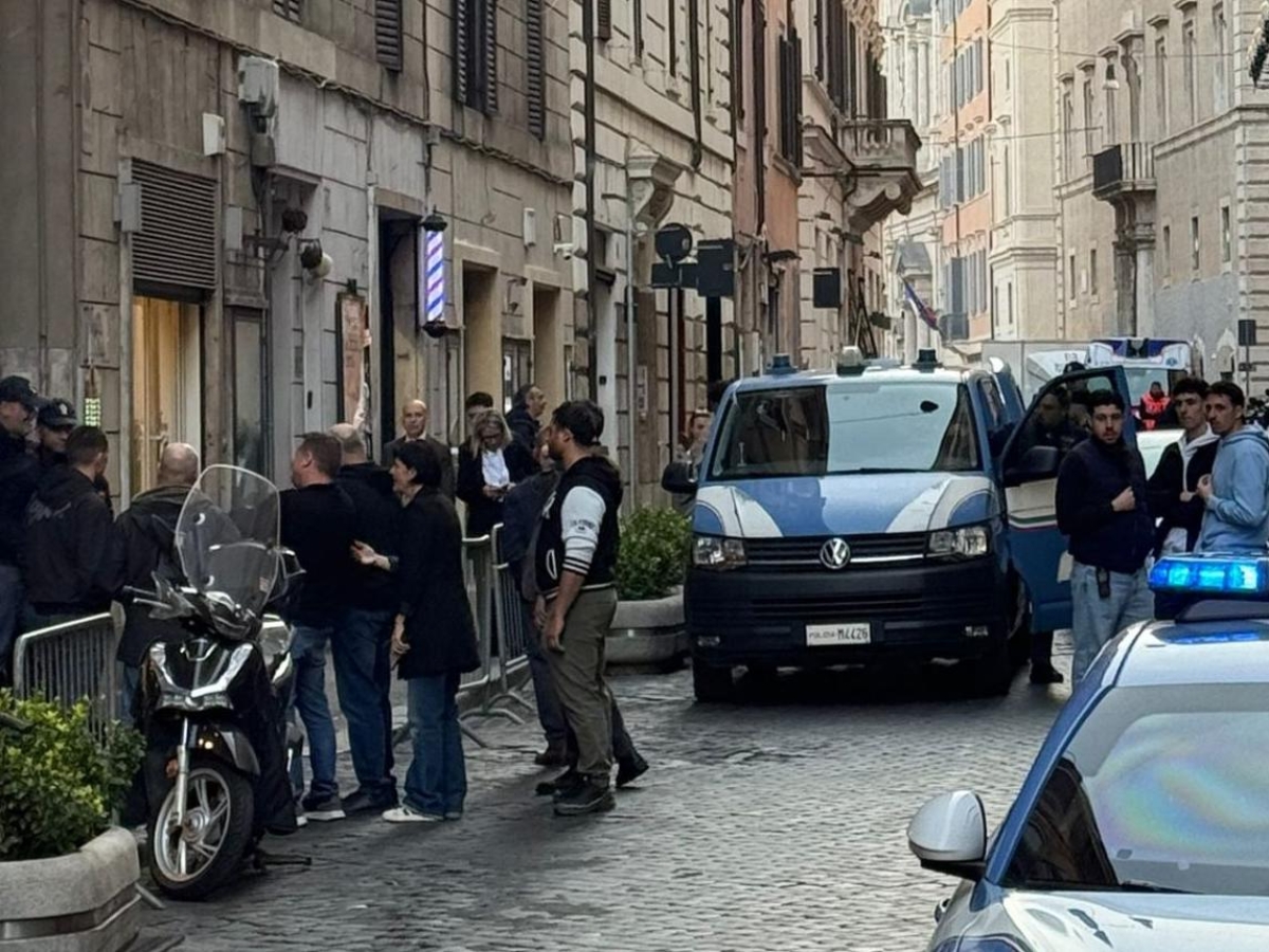 Allarme bomba nella sede di Fratelli d'Italia in via della Scrofa a Roma. Rientrato dopo le verifiche degli artificieri