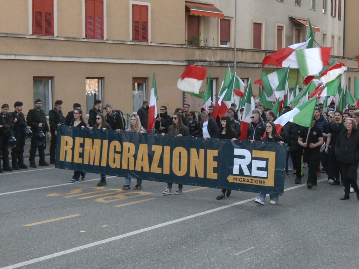 Prato, presidio sulla «remigrazione»: alta tensione e città blindata