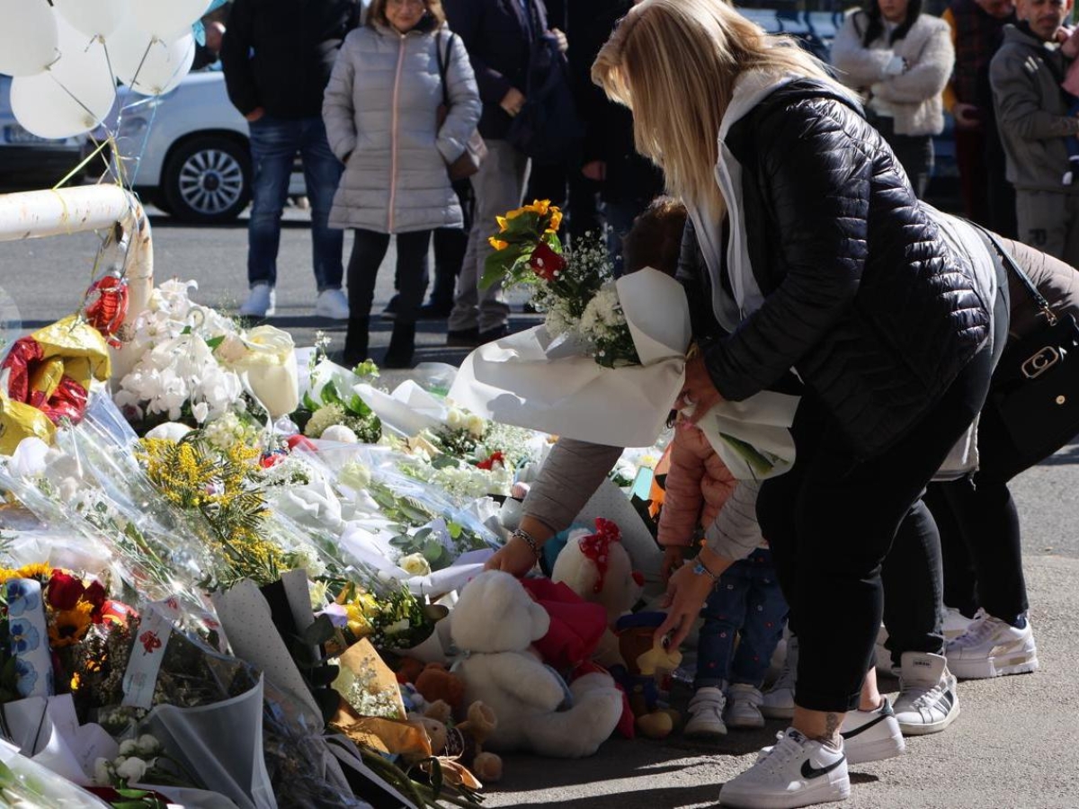 Morte di Domenico, dopo le sospensioni il Monaldi cerca chirurghi pediatrici. Si indaga sulle tensioni nell'équipe