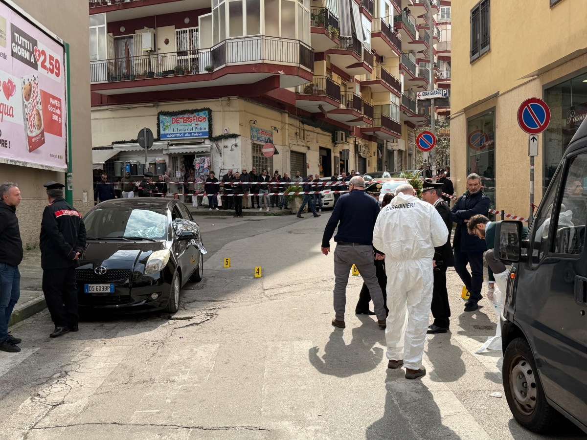 Agguato a Marano, ucciso Castrese Palumbo: è il cognato del boss Angelo Nuvoletta. Il corpo del 79enne trovato in auto