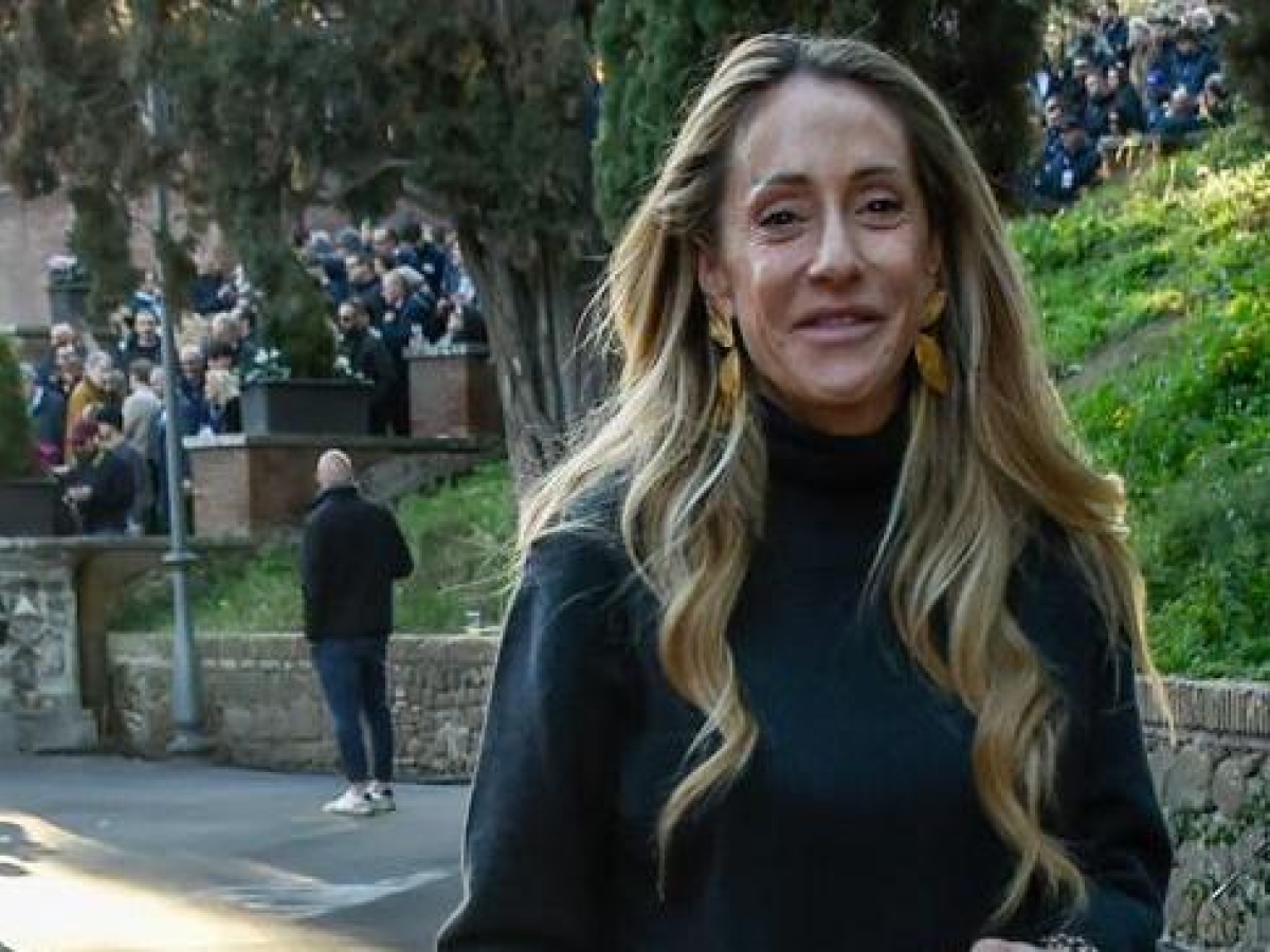 Arianna Meloni: «Momento complesso per guerra in Iran. Il nostro impegno per tenere insieme l’Europa e l’Occidente»