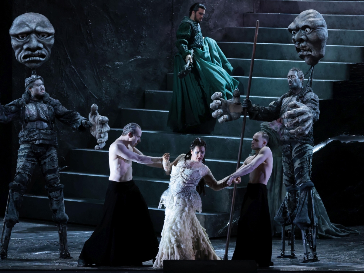 Acrobati, mostri, danzatori: un «Ring Circus» alla Scala