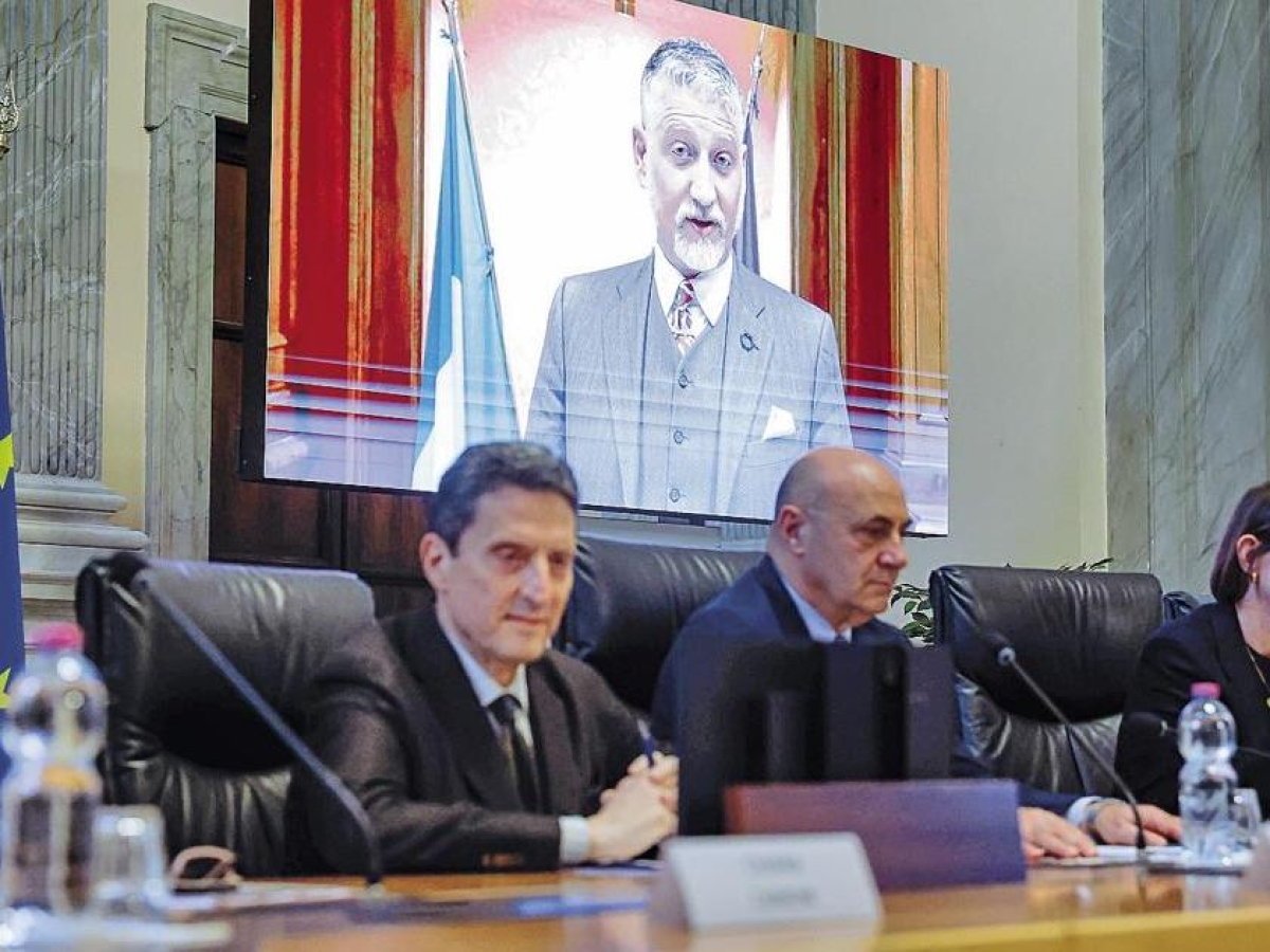 biennale di venezia il ministro giuli chiede le dimissioni della consigliera tamara gregoretti aveva detto s236 al ritorno della russia