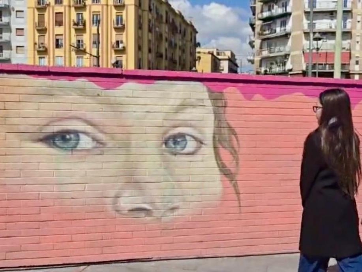 Napoli abbraccia Noemi: inaugurato a piazza Nazionale il murales della rinascita della bimba che fu ferita da un colpo di pistola