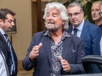 Beppe Grillo dal palco di Bologna parla dell'inchiesta di Genova: «La mia regione governata da Rete4. Al porto rubavano tutti»