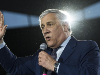 Inchiesta su Toti, Tajani: lasciare? Spetta a lui decidere Pressing Pd-M5S per il passo indietro