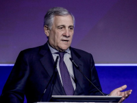 Tajani nomina un cappellano al ministero degli Esteri. La Cgil: «A quando l'arrivo di aruspici e àuguri?»