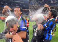 L'Inter fa festa a San Siro: Cuadrado tinge i capelli di Inzaghi di bianco con una bomboletta spray