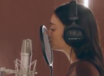 Elodie canta "Io vorrei 2024" con Gigi D'Alessio e il rapper Ernia: il video è subito virale