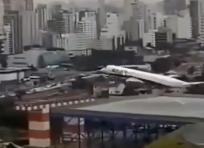 Catastrofe sfiorata: l’aereo decolla all’ultimo sulla pista di San Paolo