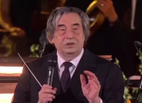 La lezione di Riccardo Muti: «L'orchestra è come la società, tutti concorrono al bene, senza prevaricatori»