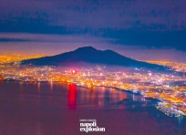 Capodanno 2026Napoli accende il cielo: il rito dei fuochi d’artificio nel video Napoli Explosion