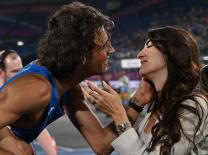 Europei di atletica, Gianmarco Tamberi vola nel salto in alto  e corre sotto la curva a baciare la moglie Chiara