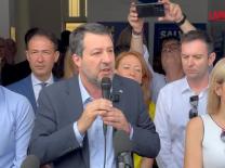Salvini su Macron: «Criminale, vada lui in guerra». Tajani: «Quel linguaggio non mi appartiene»
