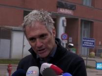 Fuori dal Niguarda di Milano parla il padre di Manfredi Marcucciuno dei ragazzi usciti vivi dal locale «Le Constellation» di Crans-Montana.