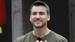 A quanto pare Damiano Carrara è convinto di aver portato i dolci in America, prima di lui non esistevano…