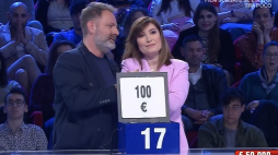 Affari tuoi, Valentina da Valenzano scambia il pacco da 300mila euro con uno da 100: «Sono viva, ho già vinto»