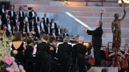 Festa dell'Opera, il presidente Mattarella accolto da grandi applausi. Muti: «L’orchestra sinonimo di armonia fra tutti»