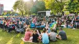 Concerti estivi: ecco cosa si può (e non si può) portare a un evento all’aperto