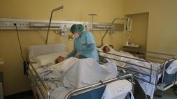 sanitari impegnati all'ospedale Civile di BRescia con pazienti Covid