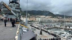 Salerno, tutti in fila per visitare l'incrociatore Garibaldi