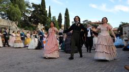 Al «Gran ballo» d’Italia: Valzer, mazurke e quadriglie in piazza Carducci