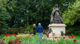 OAKHAM, ENGLAND - APRIL 22: People view a newly-unveiled statue of Queen Elizabeth II is pictured on April 22, 2024 in Oakham, England. The statue is reportedly the first permanent memorial to the late monarch. (Photo by Carl Court/Getty Images)