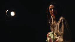«Il canto dei giganti», lo sguardo di Manuela Mandracchia al testo incompiuto di Luigi Pirandello in scena al Teatro India