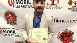 Vincenzo De Sio, il regista salernitano vince il Festival del cinema per film fatti con il cellulare