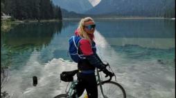 Magda, la capotreno che gira l'Europa in bici da corsa: «Scappo dallo stress e dall'inciviltà dei passeggeri»