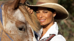 Natalia Estrada: «Ho preferito i cavalli alla tv. Amadeus mi voleva a Sanremo, ma gli ho detto di no per due volte»