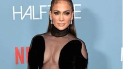 Jennifer Lopez cancella il tour per restare più tempo con famiglia e amici. «Sono devastata e addolorata...»