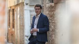 Venezia, lo scrittore Giovanni Montanaro: «Cambiamo parole per raccontare la città, usiamo sviluppo e futuro»