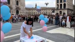 «Gender Reveal party» in piazza Duomo a Milano, il video su TikTok