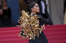 Cannes 2024, pagelle ai look seconda serata, Eva Green e Greta Gerwig, rosso e nero da 8, Iris Mittenaere intrappolata in un ramo 5, Naomi statuaria, 9