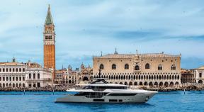 Ferretti presenta il nuovo superyacht Navetta 38: suite da 40 metri quadri e Jacuzzi vista mare
