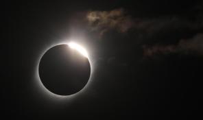 Eclissi totale di Sole dell'8 aprile: l'orario, come vederla dall'Italia. Cosa sapere su «l'evento astronomico dell'anno»