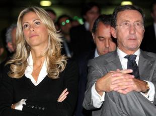 Gianfranco Fini accusa la compagna Elisabetta Tulliani sulla compravendita della casa di Montecarlo: «Io raggirato»
