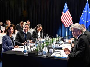 (L-R) US Secretary of Commerce Gina Raimondo, US Secretary of State Antony Blinken, US Trade Representative Katherine Tai, European Commissioner for Internal Market Thierry Breton, European Commission Executive Vice President Margrethe Vestager (hidden), European Commission Executive Vice-President responsible for an Economy that Works for People Valdis Dombrovskis (hidden) are seen at a meeting arranged by Sweden's EU Presidency in the Trade and Technology Council between the EU and the US (TTC) in Lulea, northern Sweden, on May 31, 2023. (Photo by Jonas EKSTROMER / TT NEWS AGENCY / AFP) / Sweden OUT