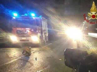 Incidente sul Gra a Roma, motociclista 47enne muore nello scontro con un'auto in galleria