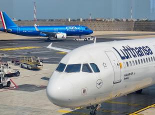 Ita-Lufthansa, l’Antitrust Ue vuole più sacrifici o dirà «no» alle nozze dei cieli