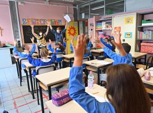 Studenti in classe nel primo giorno di scuola presso elementari Erminio Franchetti, Torino, 13 settembre 2021. ANSA/ALESSANDRO DI MARCO