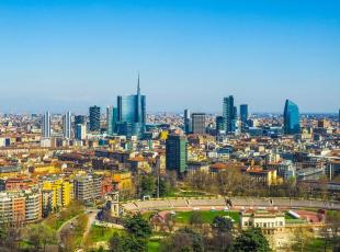 Milano, con uno stipendio di 2.500 euro al mese si può puntare al massimo a un monolocale: la fuga verso i nuovi quartieri, da Santa Giulia a Cascina Merlata