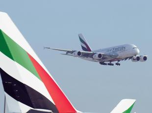 Emirates fa il record di utili e regala 5 mesi di stipendio a oltre 110 mila dipendenti