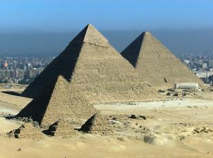 Piramidi, un nuovo studio non ha dubbi: «Furono costruite grazie a un ramo del Nilo oggi scomparso»