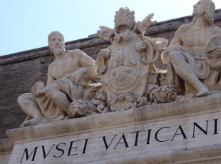 Il lavoro in Vaticano: un solo giorno di permesso per la nascita dei figli, sanzioni disciplinari anche per la condotta nella vita privata