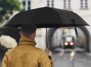 Quale ombrello portare sempre con sé? Antivento, piccolo o trasparente: la guida 