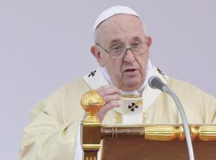 Papa Francesco: «No alle donne diacono. Dare loro spazio nella Chiesa non significa offrire un ministero»